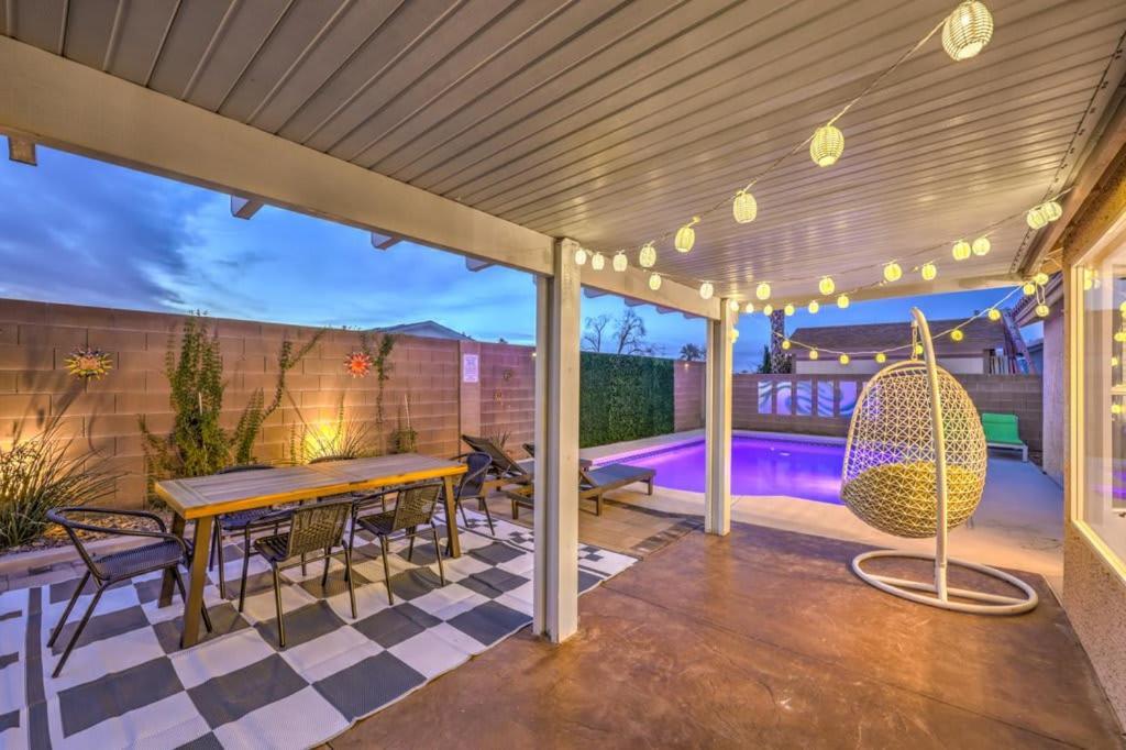 Sunset Swim - Modern Vegas Heated Pool Retreat Villa เฮนเดอร์สัน ภายนอก รูปภาพ